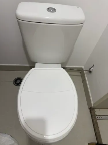 Vaso sanitário Deca com caixa acoplada acompanha assento 