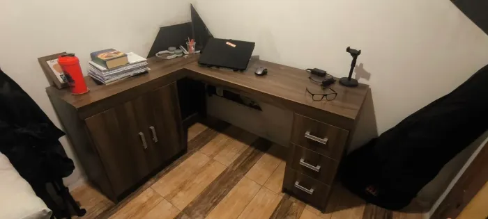 Escrivaninha em L