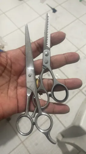 Tesoura fio navalha + tesoura desfiadora