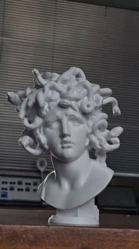 Medusa de Gian Lorenzo Bernini - Impressão em 3D com 20 cm. Busto, estátua, escultura.