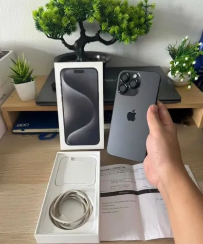 iPhone 15 Pro Max - muito novo