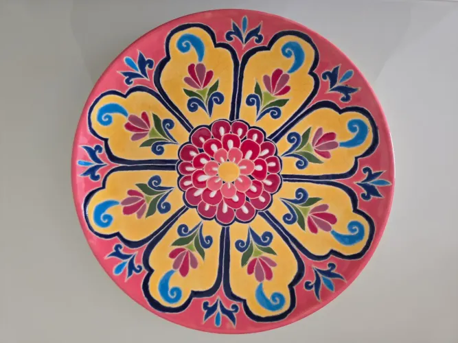 Prato de cerâmica pintado à mão - peça exclusiva