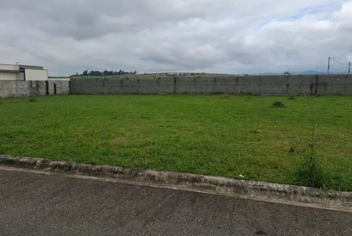Terreno à Venda no Condomínio Malibu em Caçapava - SP