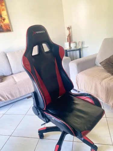 Cadeira Gamer Xperience Preta e Vermelha - Usada