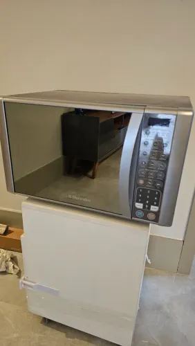 Micro-ondas eletrolux impecável