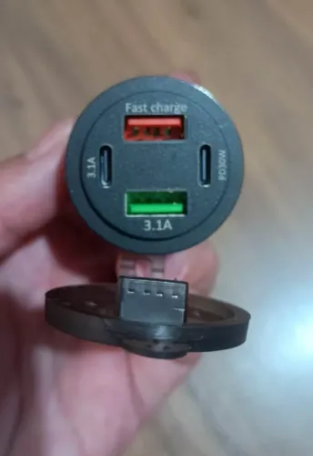 Tomada Carregador Usb Veicular 4 Usb C Pd 3.0 Voltimetro Botão 12v/24v Acessórios Carro