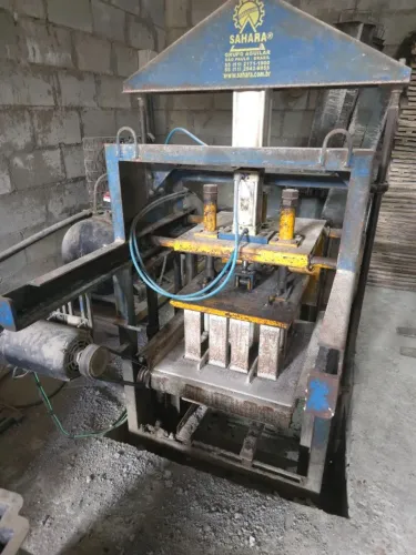 MÁQUINA DE BLOCOS LX 4000 PNEUMÁTICA - ALTA PRODUTIVIDADE!