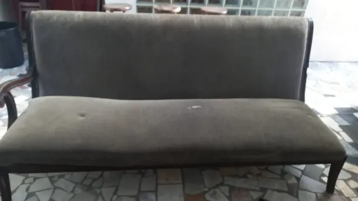 Sofá estilo colonial