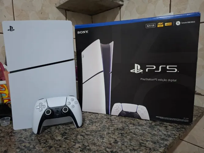 PS5 slim digital (semi novo) versão CFI-2114 com caixa com 6 meses de garantia.