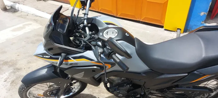Vendo ou troco em palio siena ou celta.  Moto Xre 190 