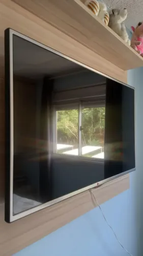 TV LG 42" Full HD - Muito Conservada