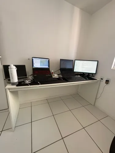 Mesa para escritório branca 1,8mx0,55m
