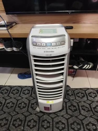 Climatizador quente e frio Electrolux