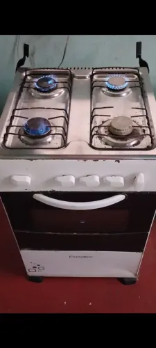 Fogão - Funcionando apenas 3 bocas, forno funcionando perfeitamente 