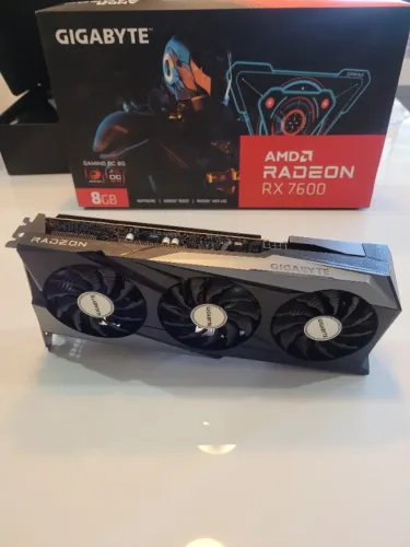 Placa de Vídeo RX 7600 8GB - NA GARANTIA - AMD Gigabyte GDDR6 RGB