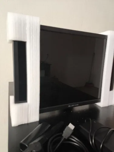 Vendo monitor 19 polegadas +controle de ps3 original+jogos mídia física de ps3  