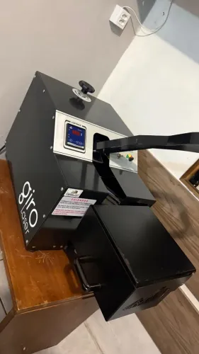 Máquina de Giro Laser para Gravação - 220V - Ótimo Estado