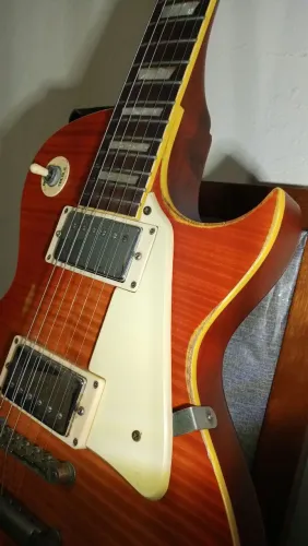 Guitarra Vintage Icon V100