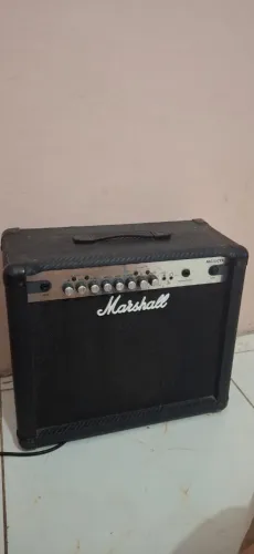 Amplificador de guitarra Marshall MG30CFX