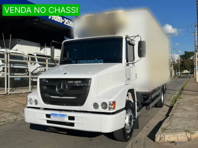 Caminhão Toco MB Atron 1319 2015 Baú Refrigerado Frigorífico