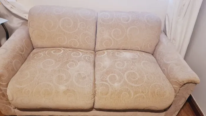 Sofá antigo de 2 lugares