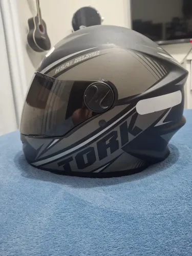 Vendo capacete de moto preto da TORK