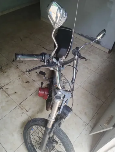 Mobilete Caloi parada