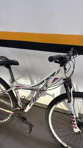 Bicicleta FIRST-  Suspensão spinner 300- Freio shimano m315