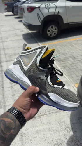 Lebron XIX 19 tamanho 10US 42BR