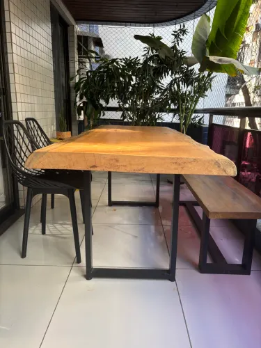 Mesa De Jantar Madeira Maciça De Lei Tampo Inteiriço 6 Lugares + banco + 2 Cadeiras