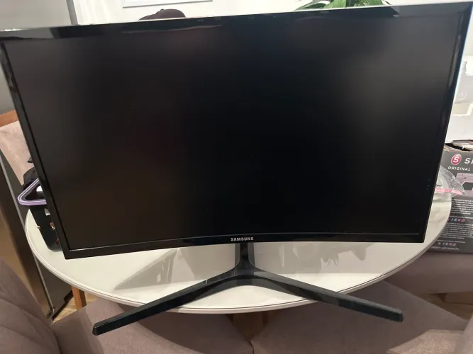 Monitor curvo