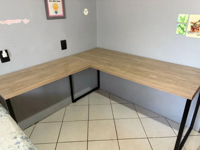 Mesa L para computador