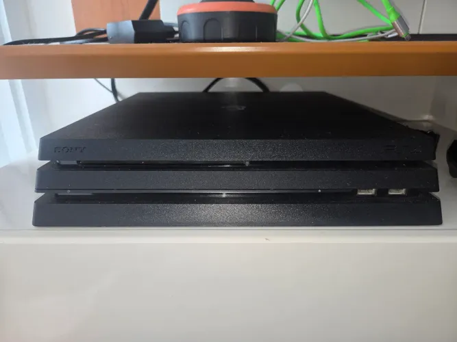 Ps4 Pro 1tb de armazenamento 2 controles