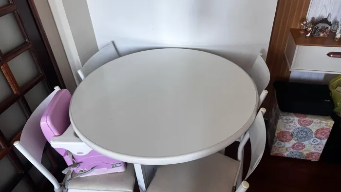 Mesa com 4 cadeiras