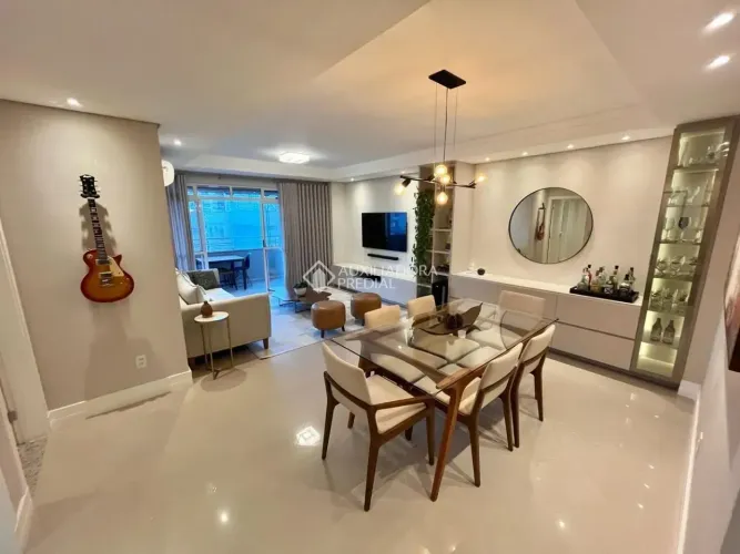 Apartamento 4 dormitórios em Campinas semimobiliado próximo a Beira Mar