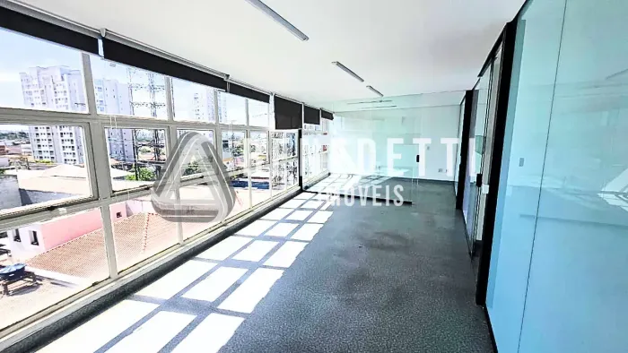 Escritório para aluguel possui 165 metros quadrados com 7 quartos