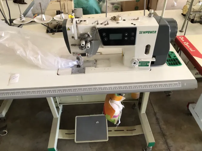 Máquina de costura vários modelos, valores a combinar.