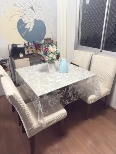 Mesa de jantar 4 lugares (troco por maior)