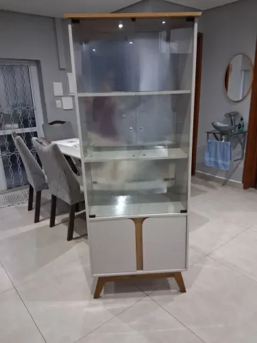 Barzinho cristaleira lindo 