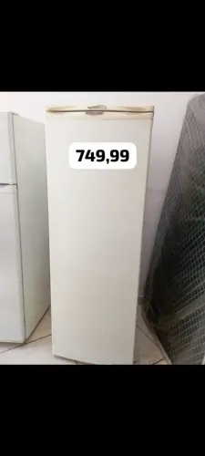 Geladeira Electrolux bem conservada