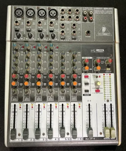 mesa de som Behringer Xenyx 1204USB