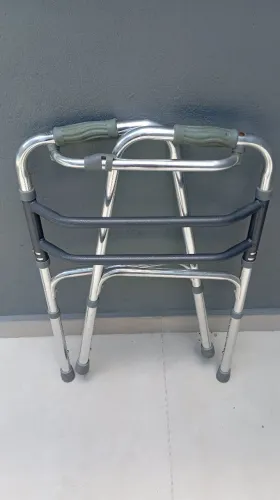 Vende-se Andador Articulado