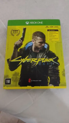 CYBERPUNK 2077 (VERSÃO XBOX ONE ) DOIS DISCOS , MAPA , COMPENDIUM E FOTOS TEMÁTICAS .