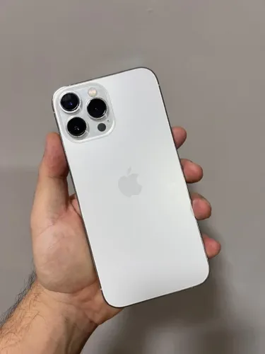 IPhone 13 Pro Max 128gb Branco Silver seminovo peq detalhe estético