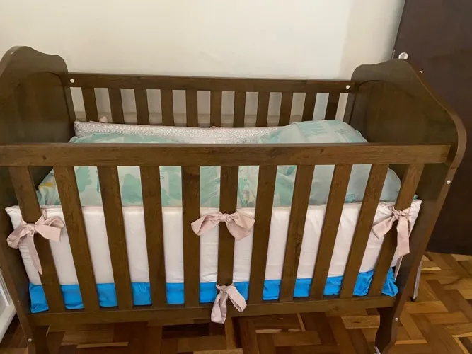 Berço que Vira Cama + Colchão (Pouquíssimo Uso)