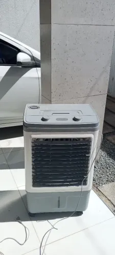 Ventilador de chão em perfeitas condições.