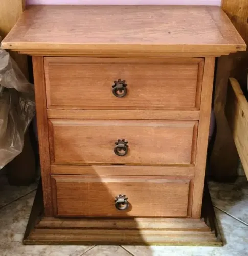 Mesa cabeceira Madeira nobre estlo velho Bahia três gavetas frontais Laterais almofadadas*