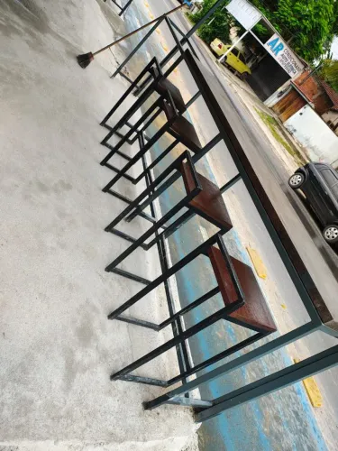 Bancada com Banquetas