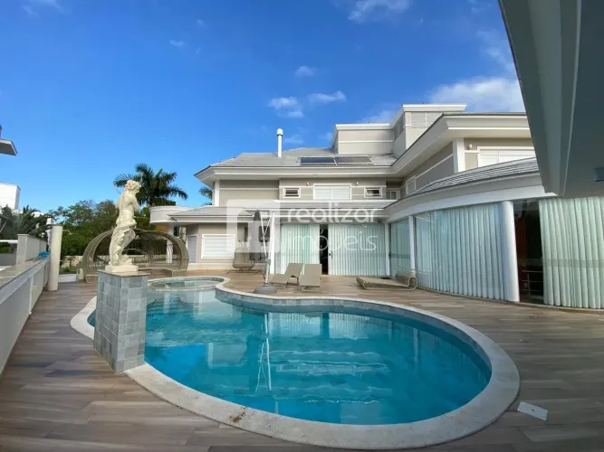 Casa 6 suítes no bairro Jurerê Internacional em Florianópolis