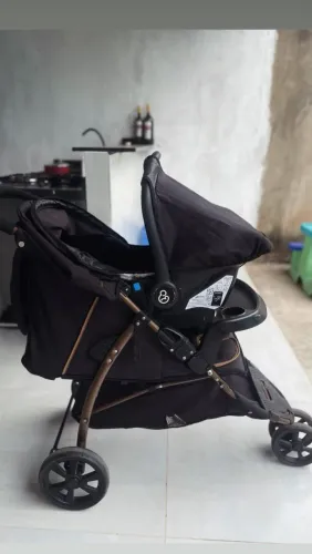 Carrinho de bebe em estado de novo R$800,00